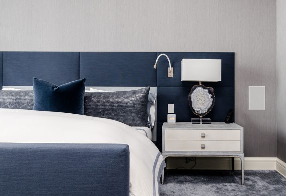 king-bed-room